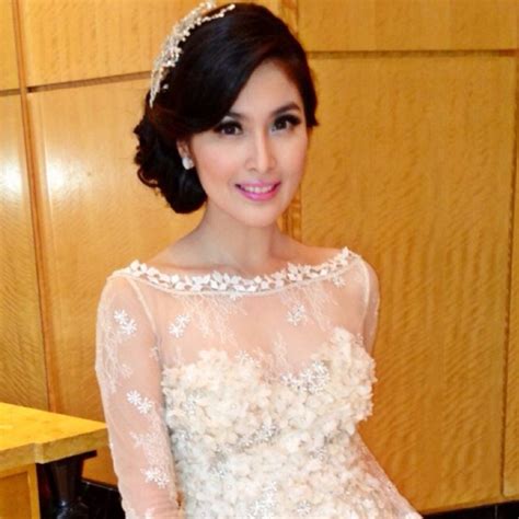 tanggal lahir sandra dewi